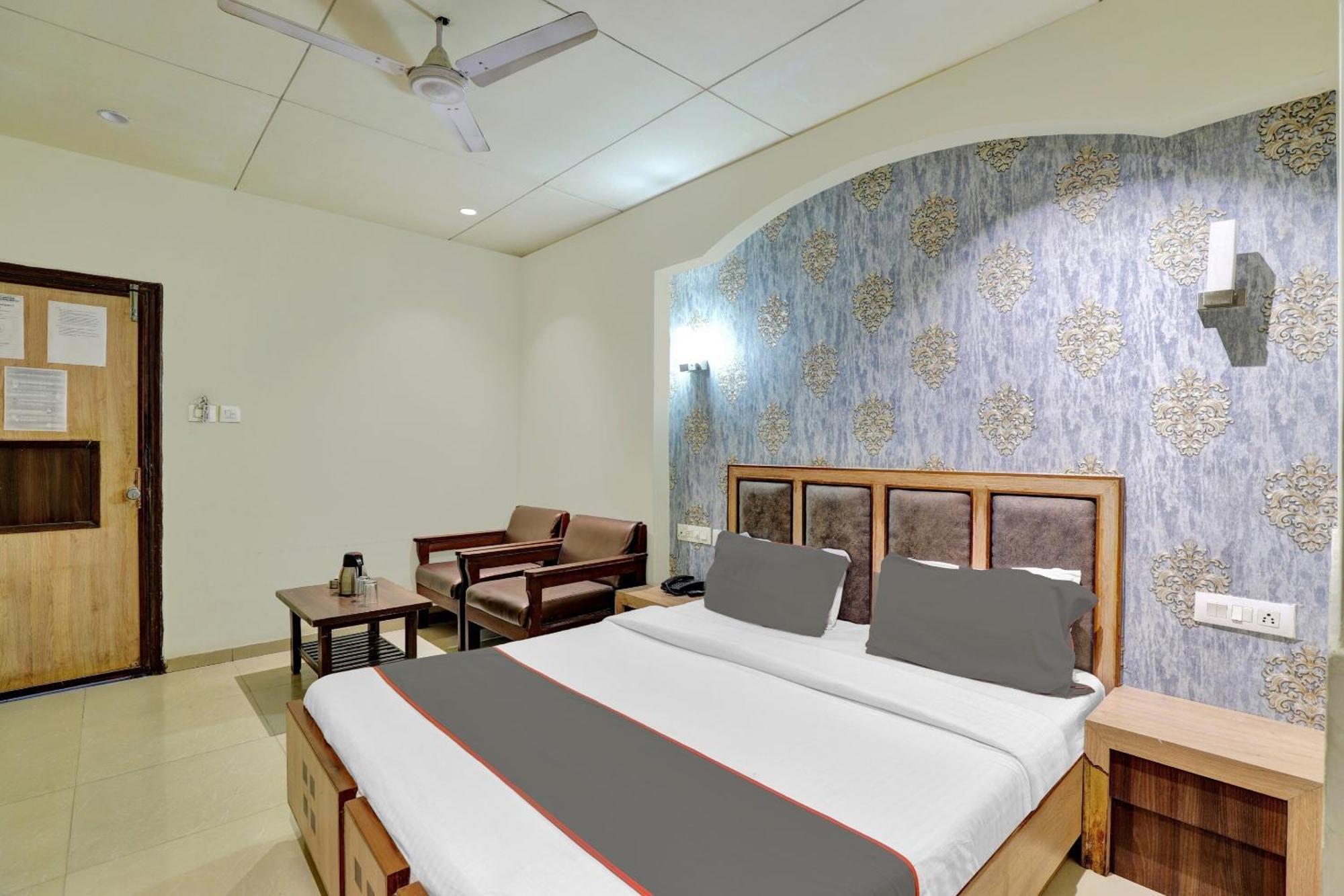 Collection O 82926 Hotel Royal Plaza Ahmedabad Exterior photo